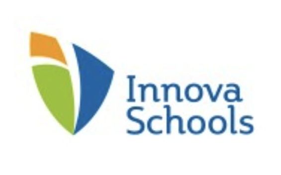Logotipo de Innova Schools: un escudo con elementos verdes, azules y naranjas. "Innova Schools" en texto azul.