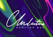 "El logotipo de Valentino Rooftop Bar con letras blancas sobre un fondo colorido y ondulado".