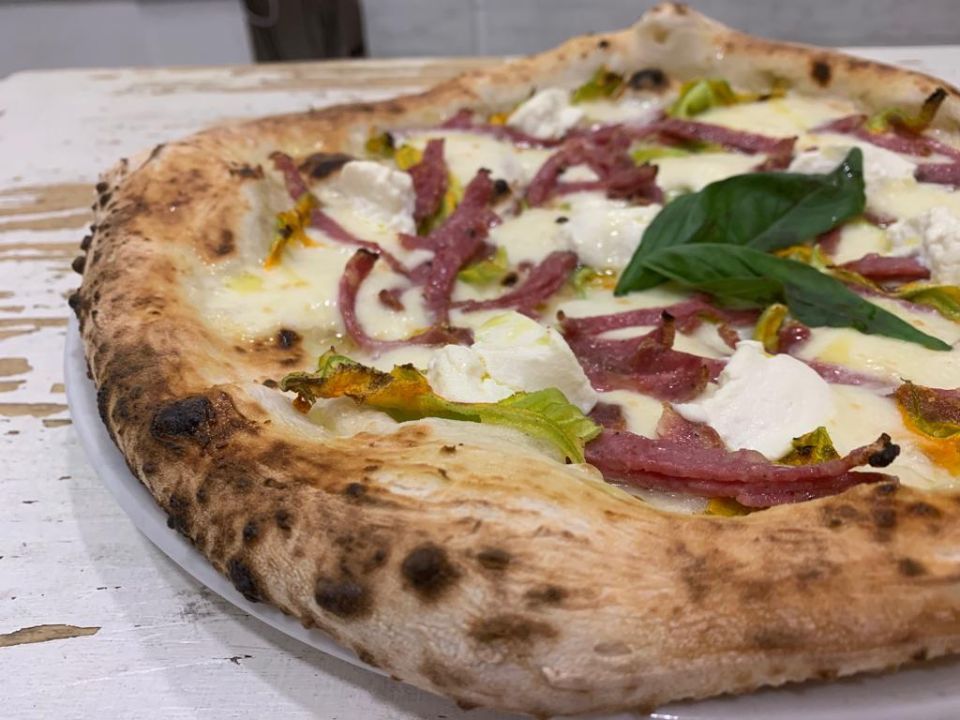 Preparazione pizze e panuozzi La Spezia Pizza Gourmet