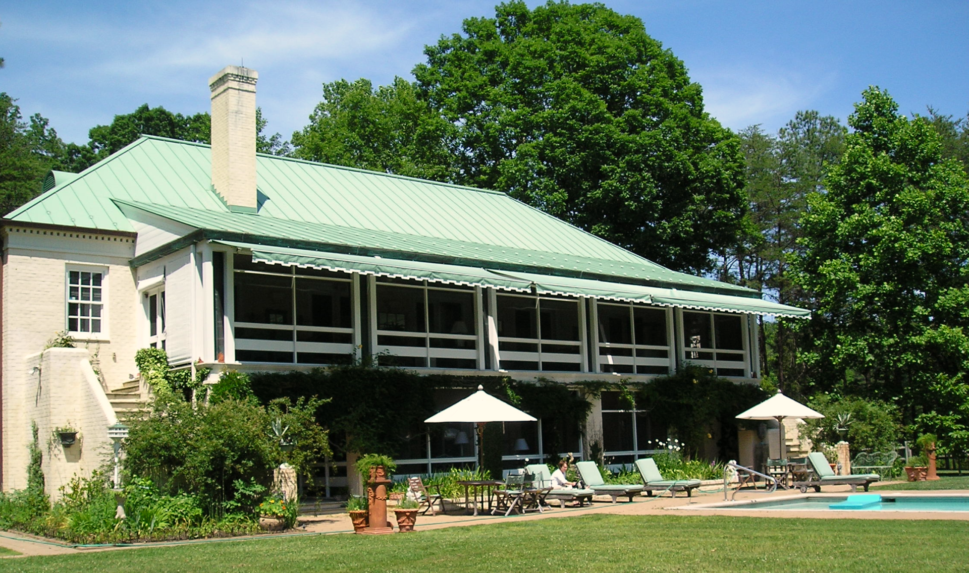 White Colored House — Norfolk, VA — Hustead's Canvas Creations