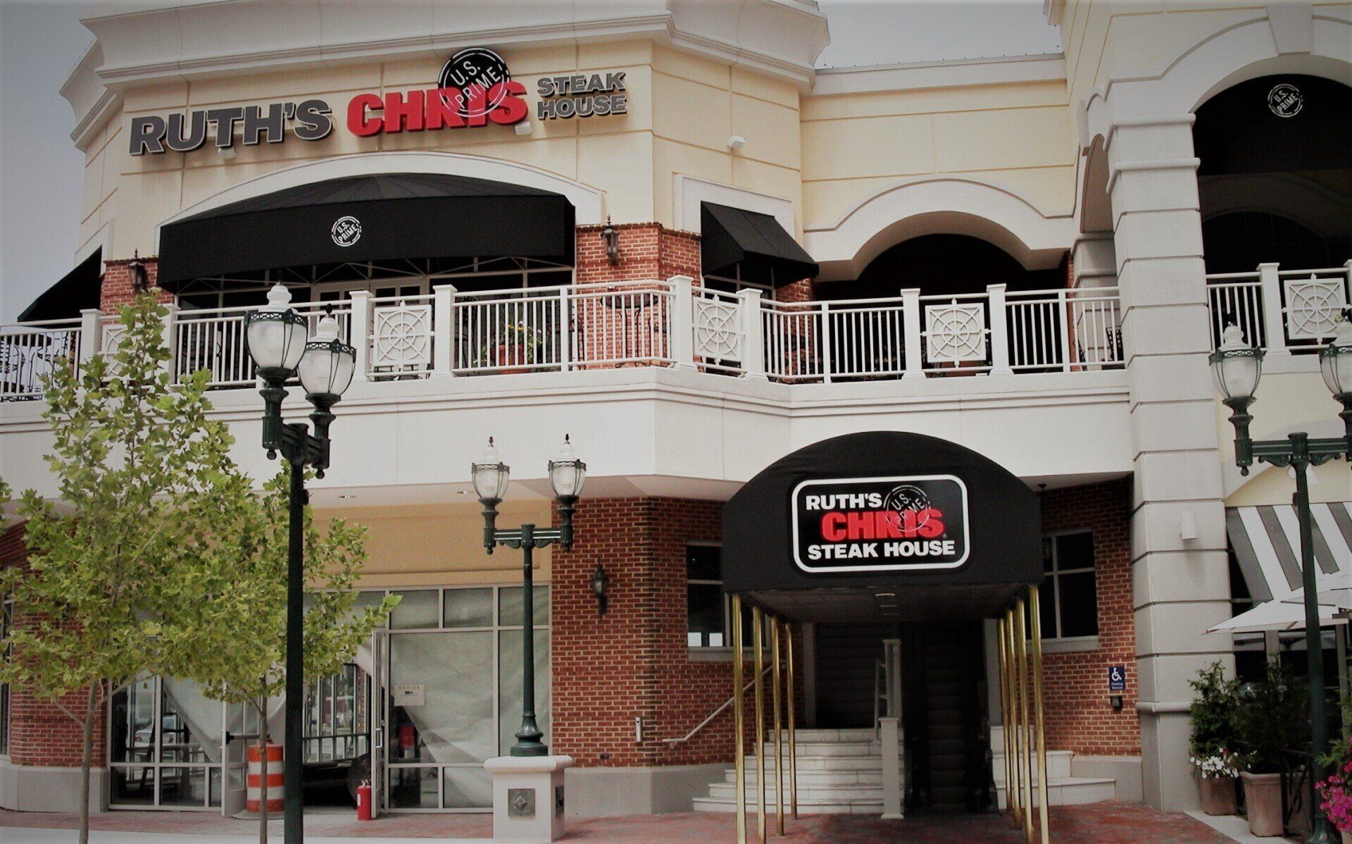 Maggie McFly's Restaurant — Norfolk, VA — Hustead's Canvas Creations