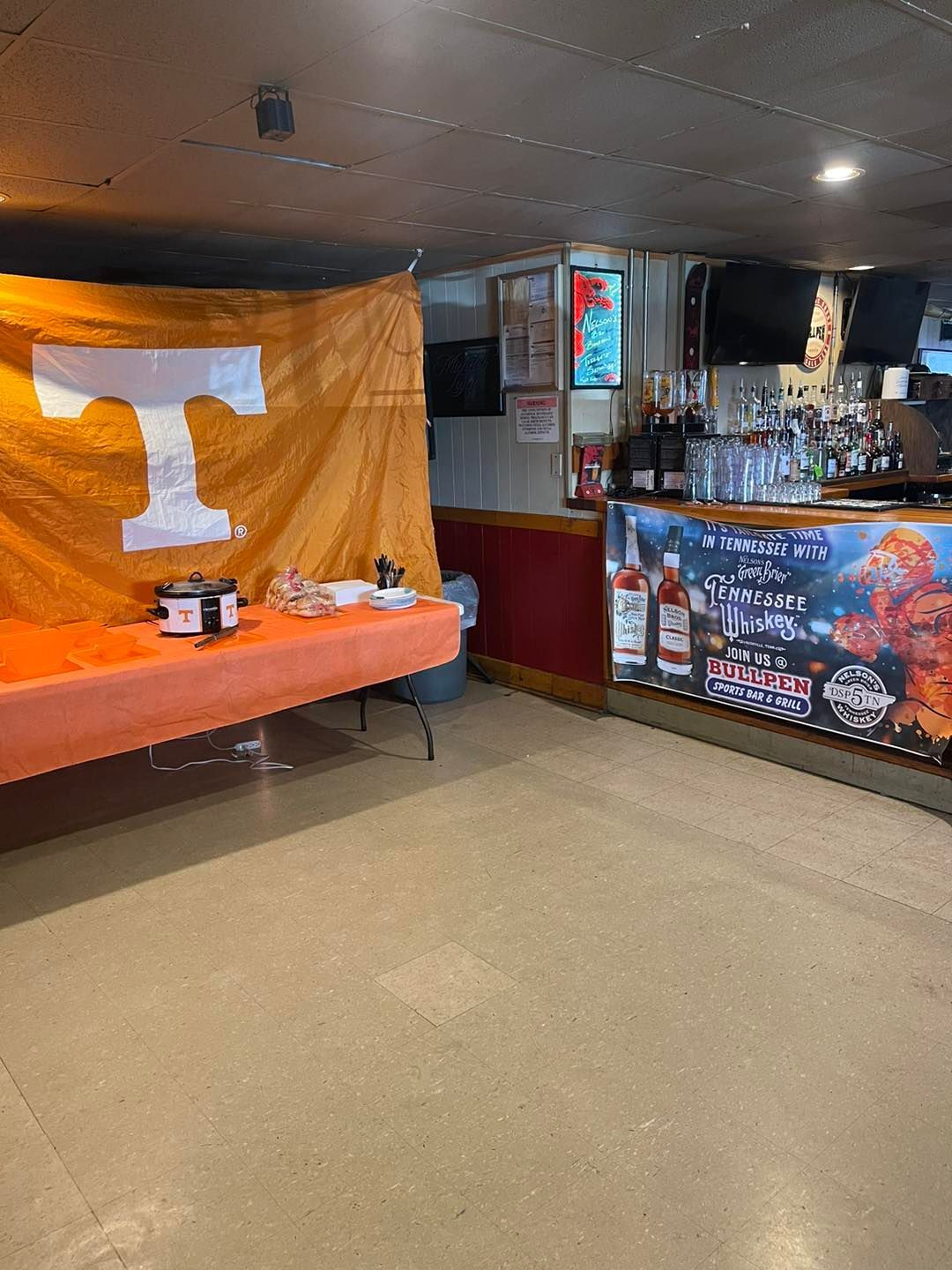 A room with a table and a sign that says t on it.