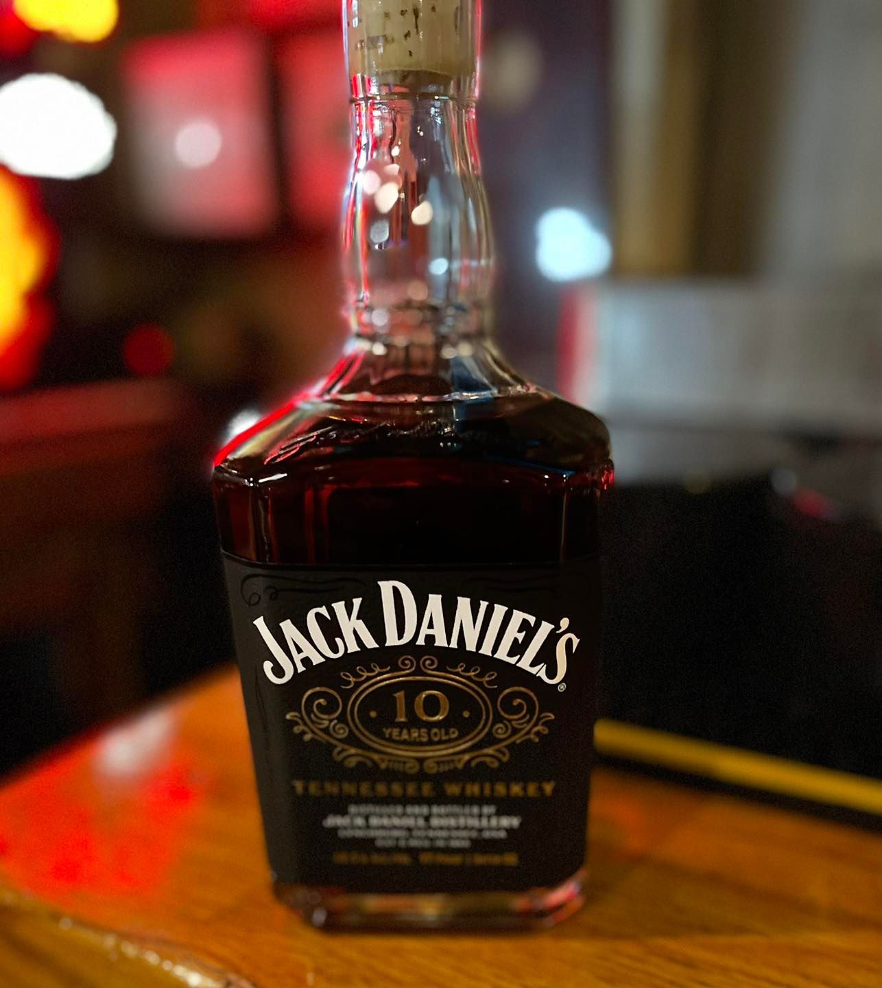 A bottle of jack daniel 's tennessee whiskey