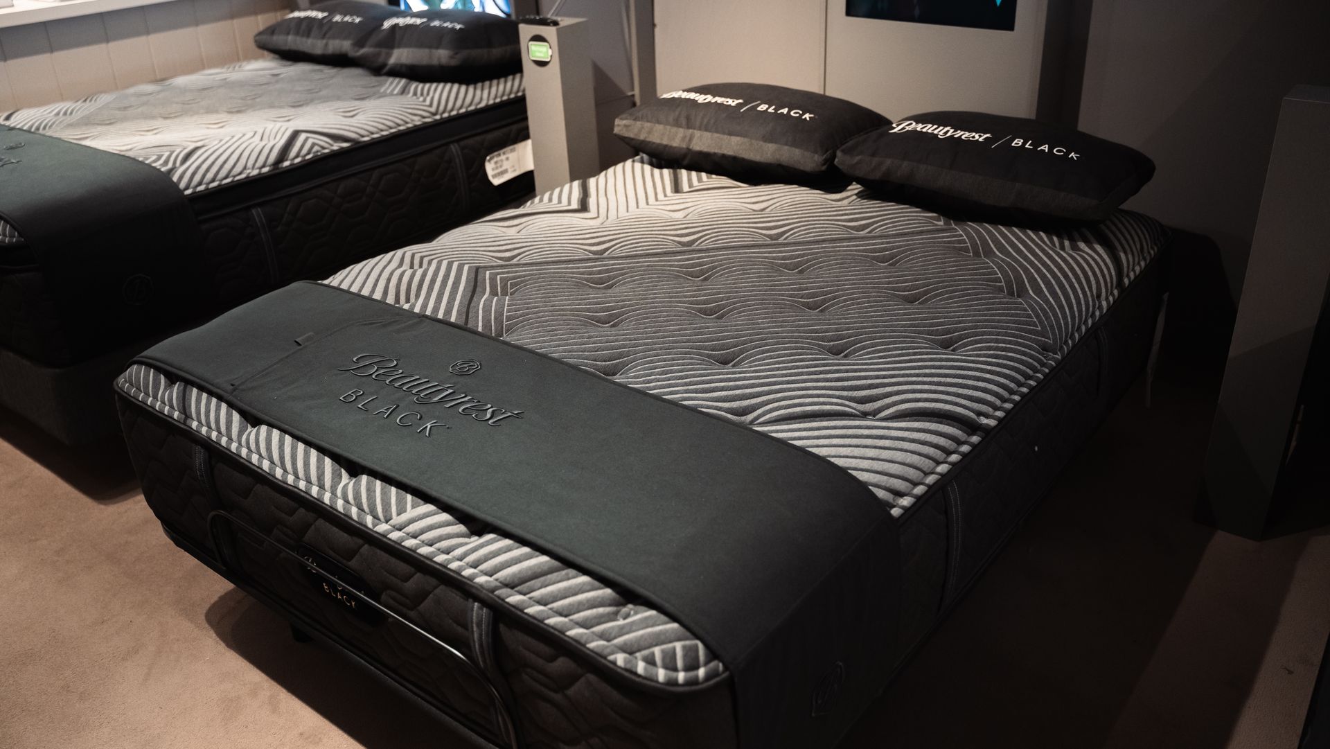 Two beds are sitting next to each other in a room.