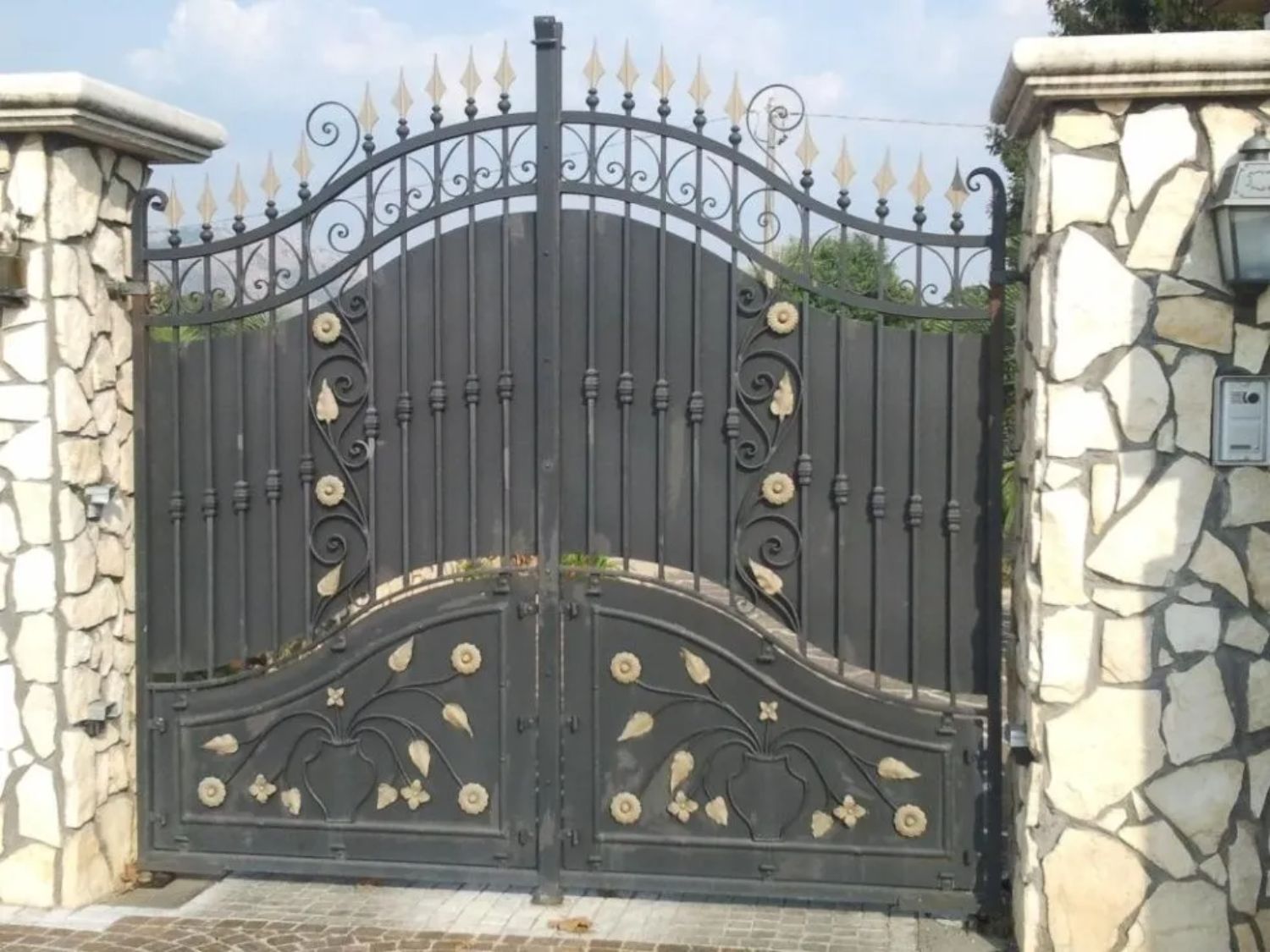 cancello in ferro elettrico