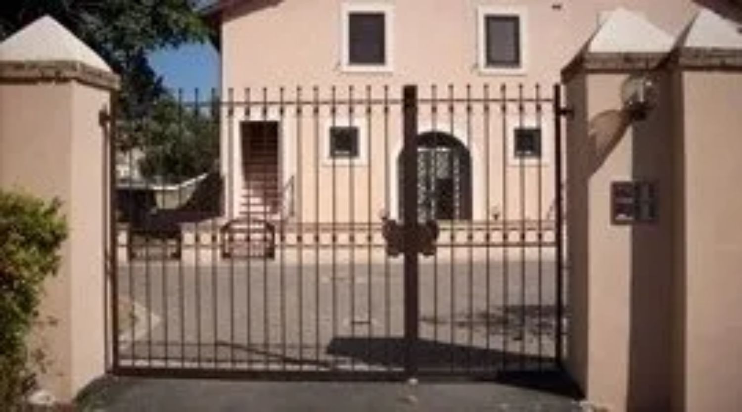 cancello in ferro di una casa privata