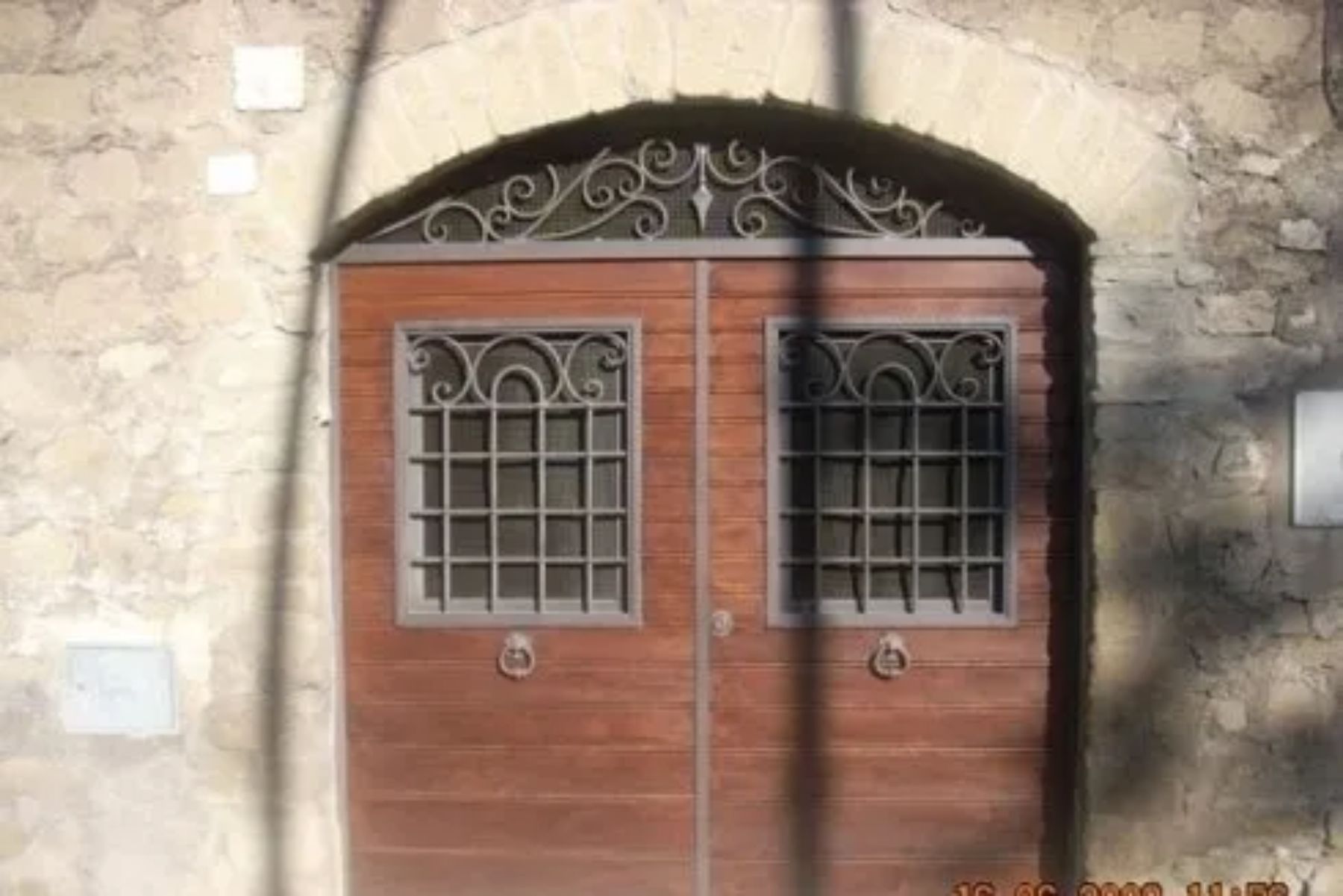 portone in legno