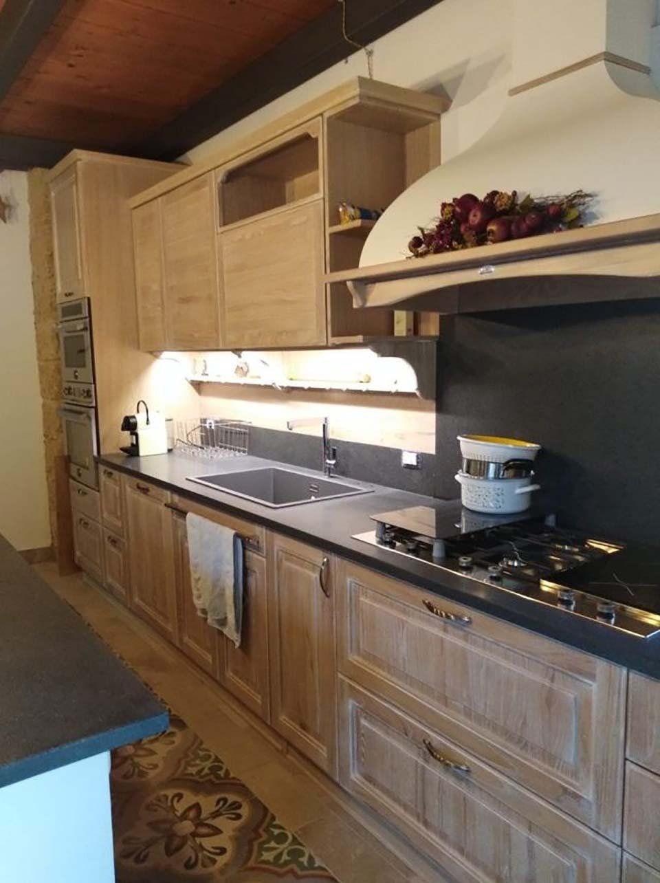 cucina completa dallo stile tradizionale