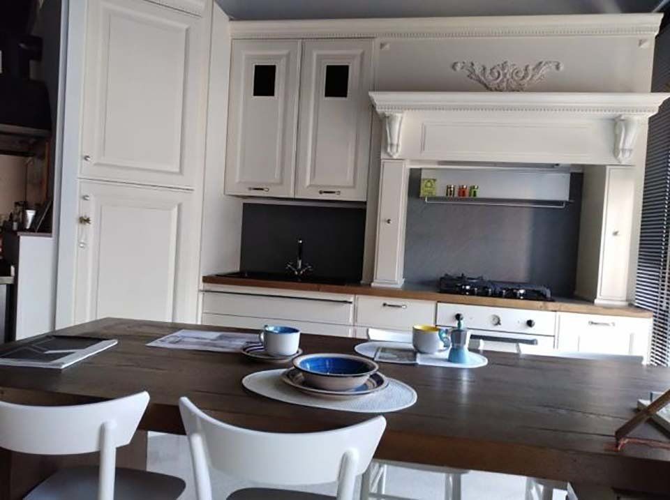 cucina con arredi classici