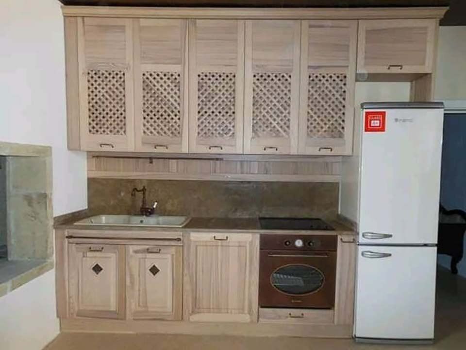 cucina tradizionale con arredi in legno