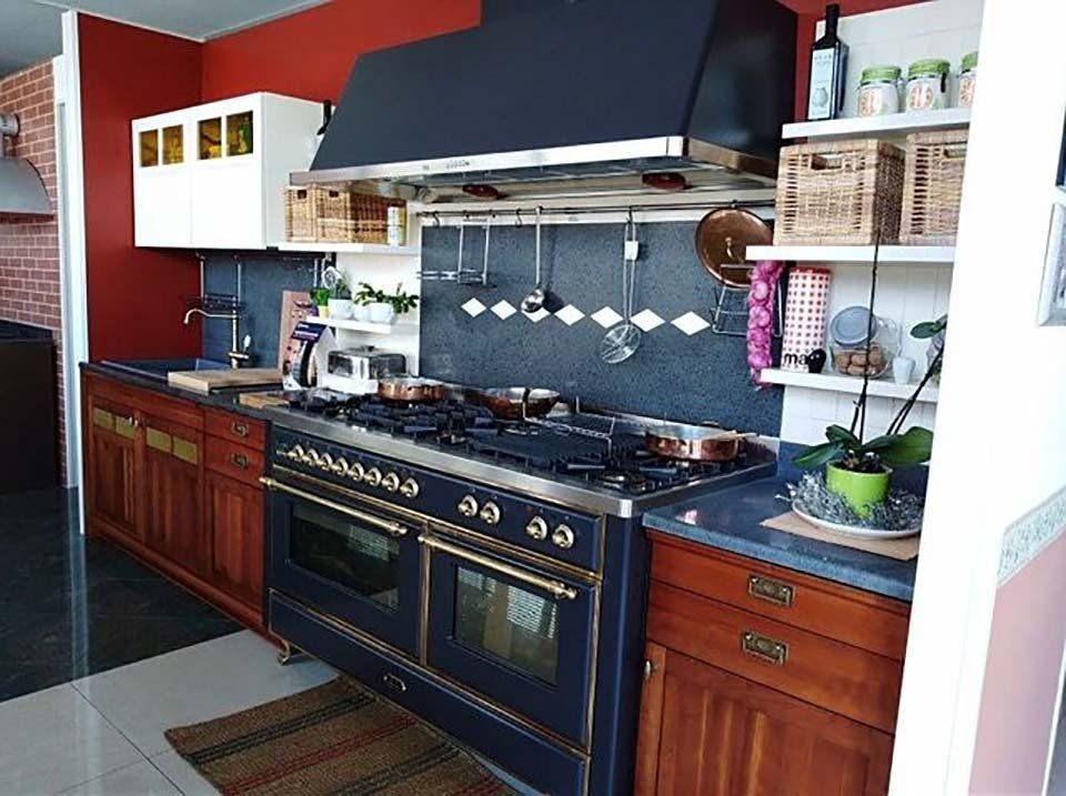 cucina con doppio piano cottura