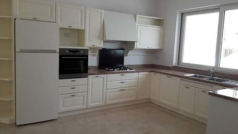 progettazione di una cucina completa con arredi vintage