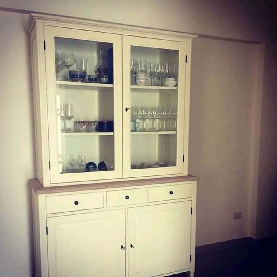 credenza con vetrina