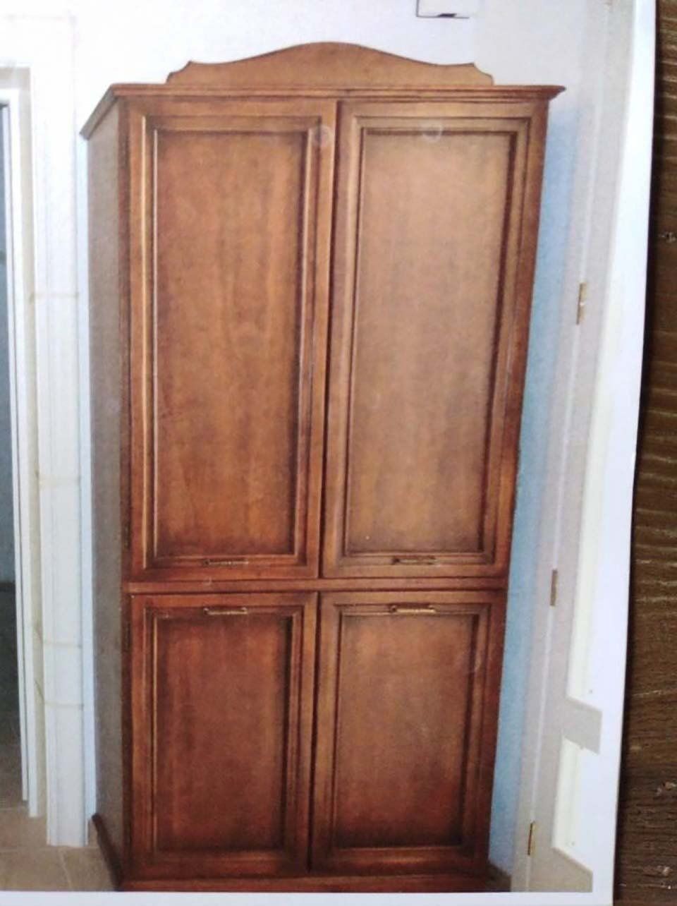 armadio in legno stile classico