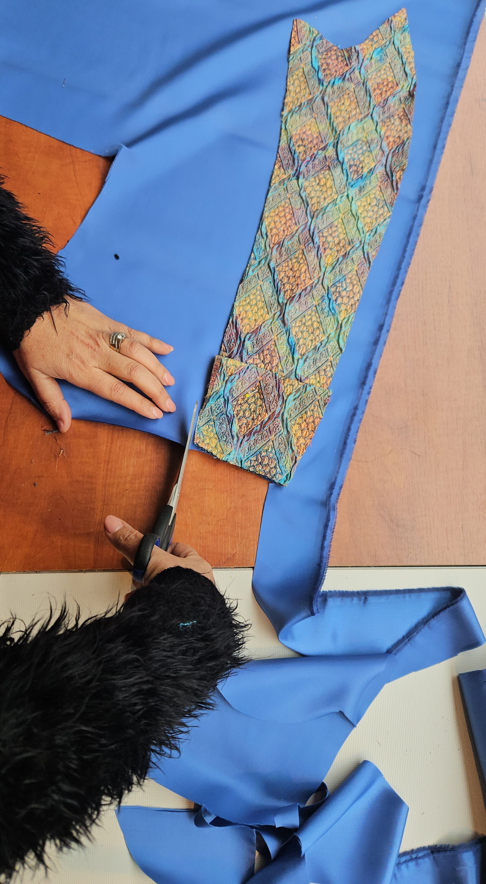 Het knippen van de coupeuse