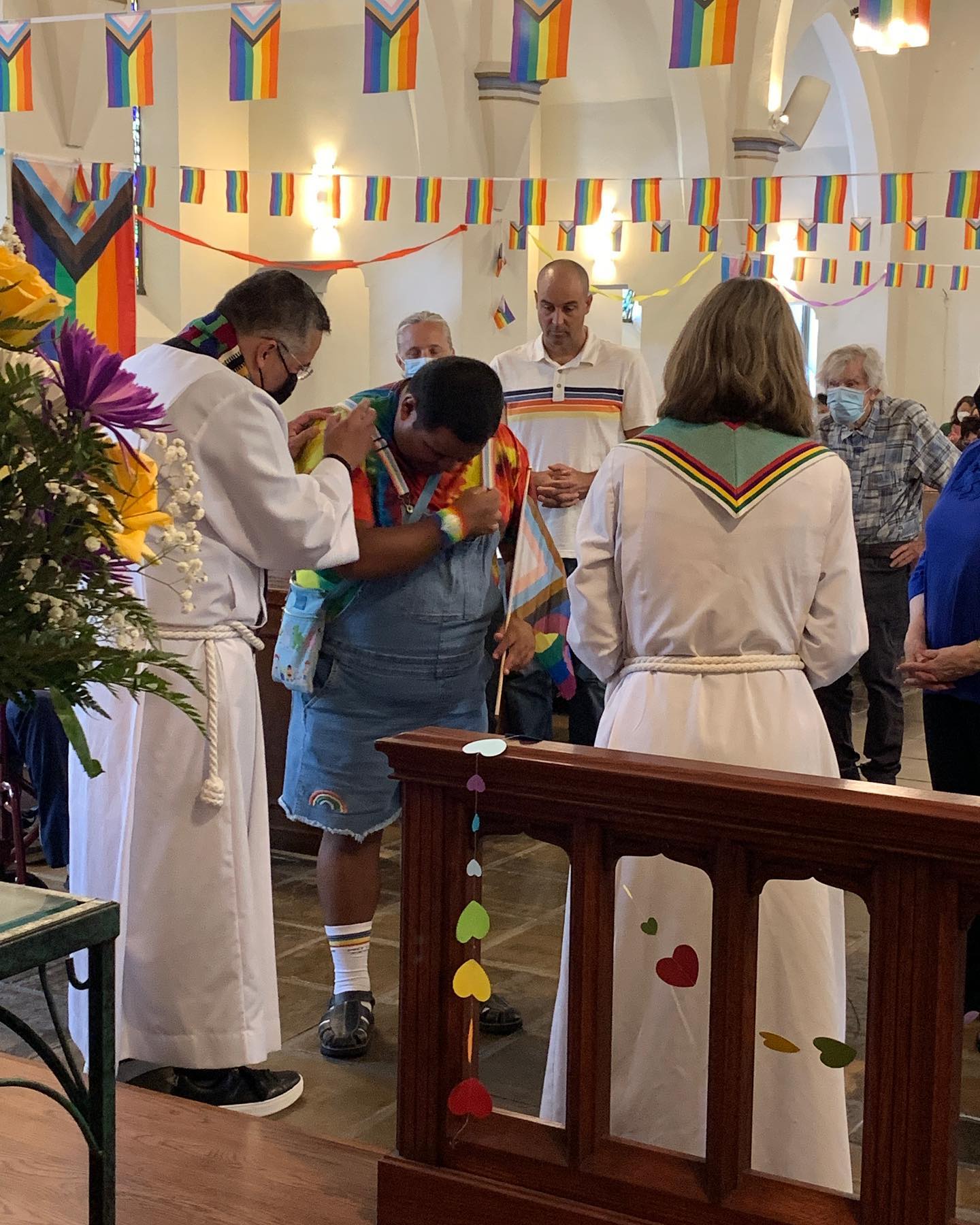 Blessings and Prayers at St Luke’s Pride Service / Bendiciones y Oraciones en el servicio de Orgullo LGBTQ en San Lucas