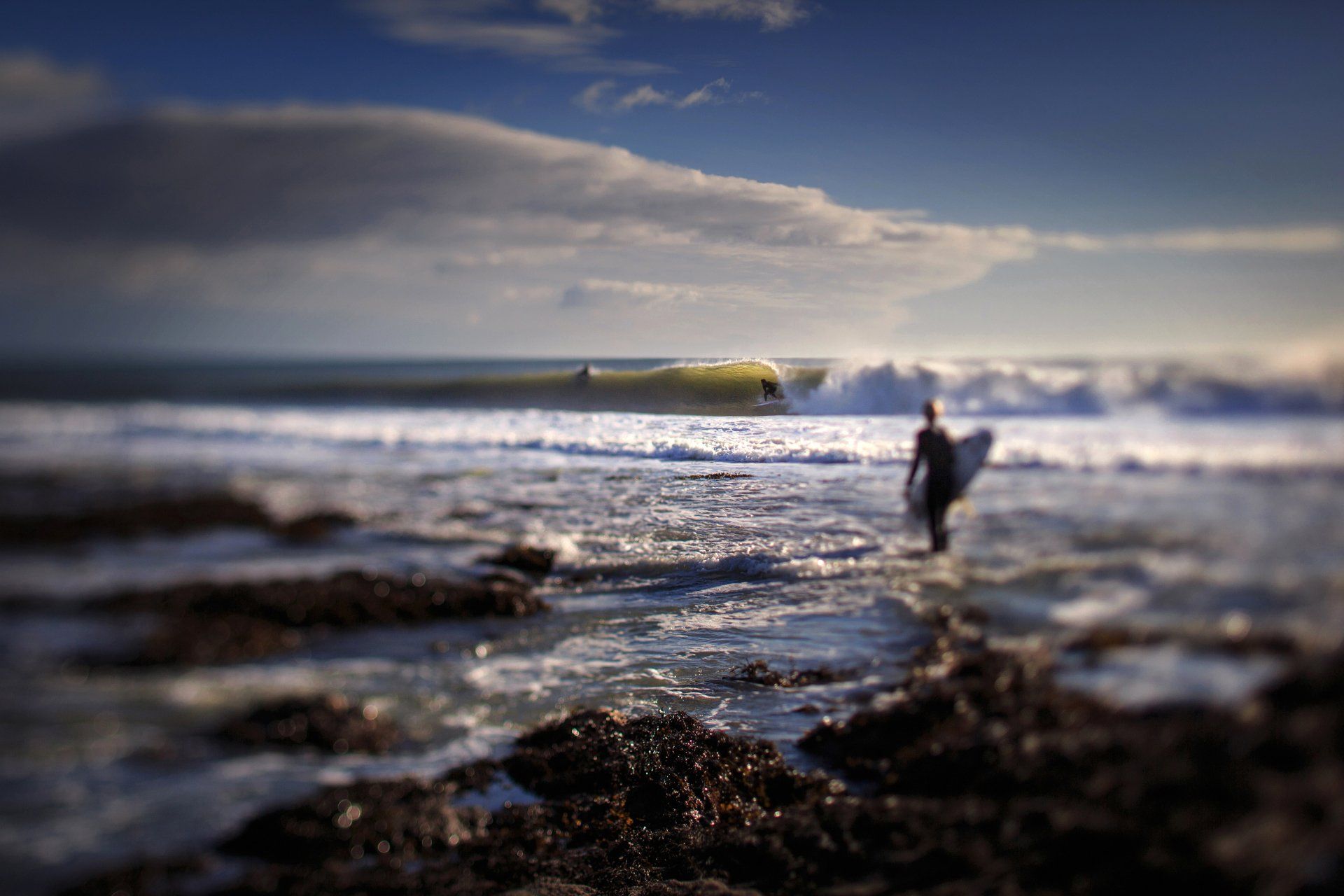 Surfer gets tube in Cornwall