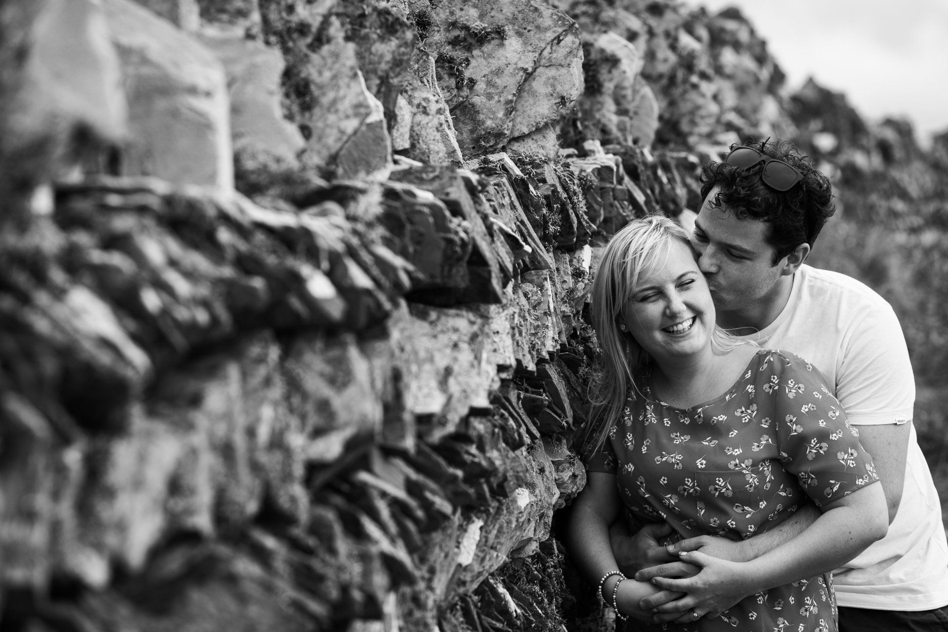 Couples shoot in cornwall next to a cornish stone wall