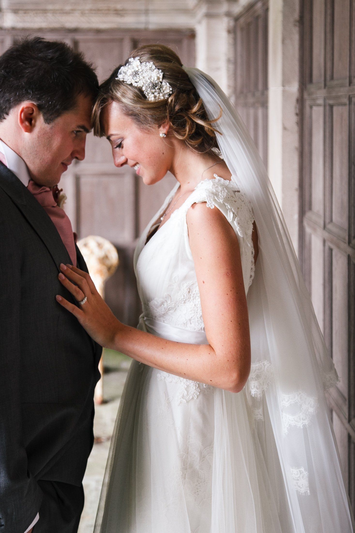 Thornton Manor Estate wedding photos in the garden