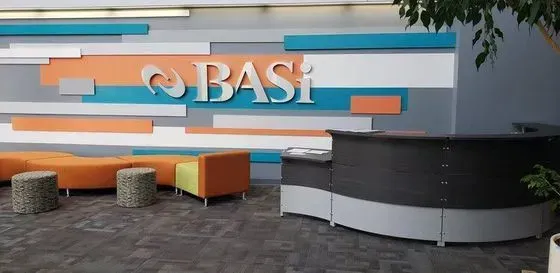 A lobby with a sign that says basi on it