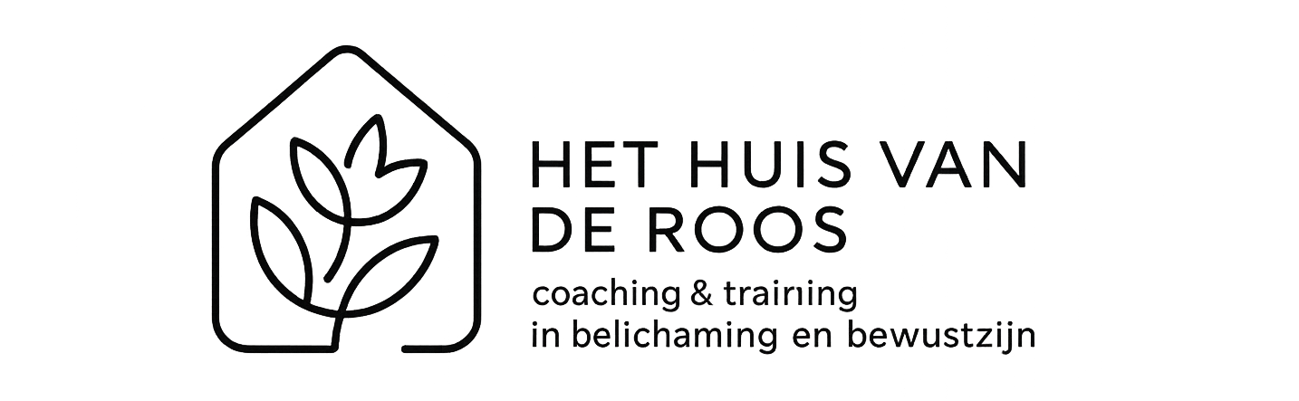 Logo voor "Het Huis Van De Roos": Omtrek van een huis met een roos erin, tekst eronder: "coaching & training."