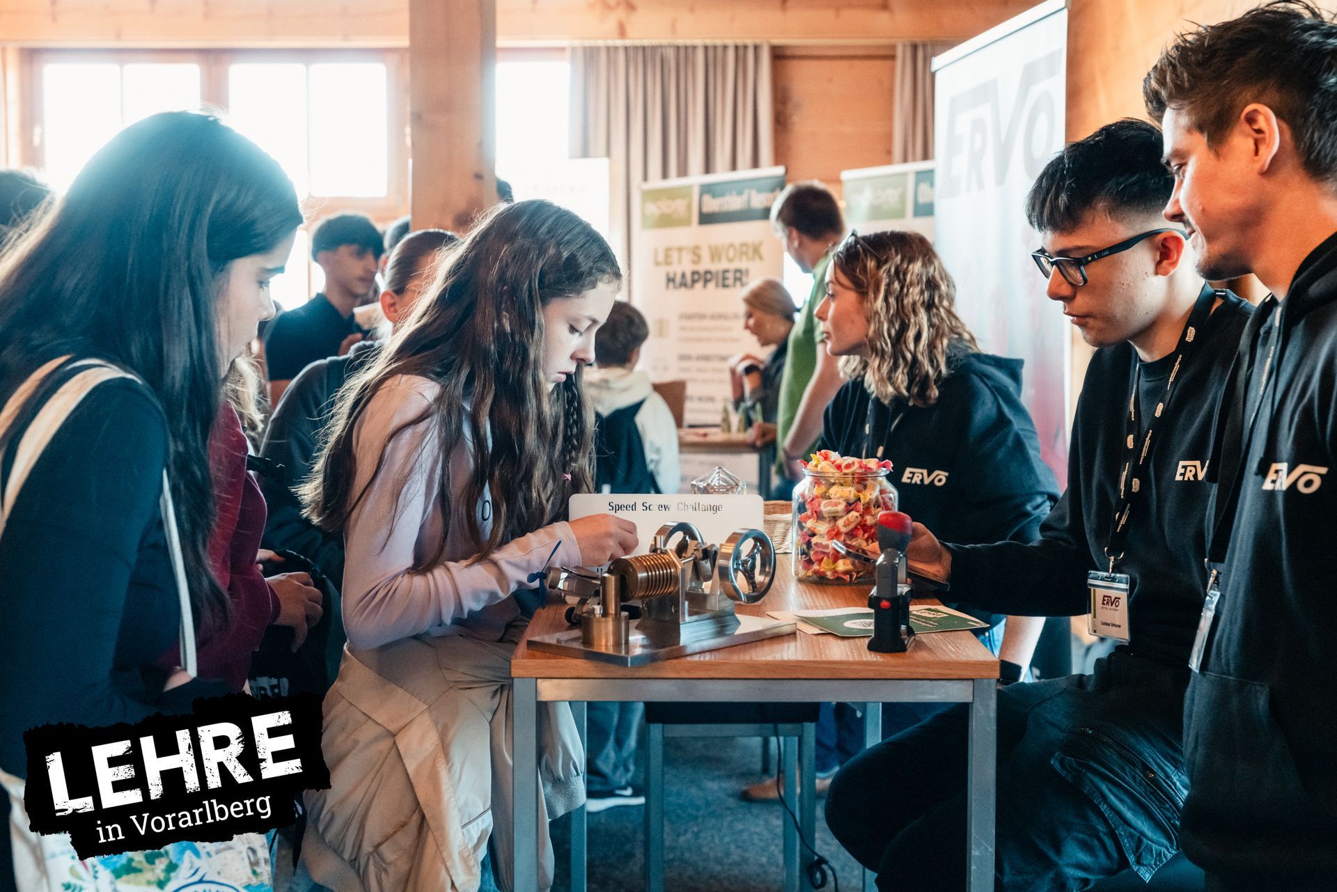 Beratung an einem Infostand