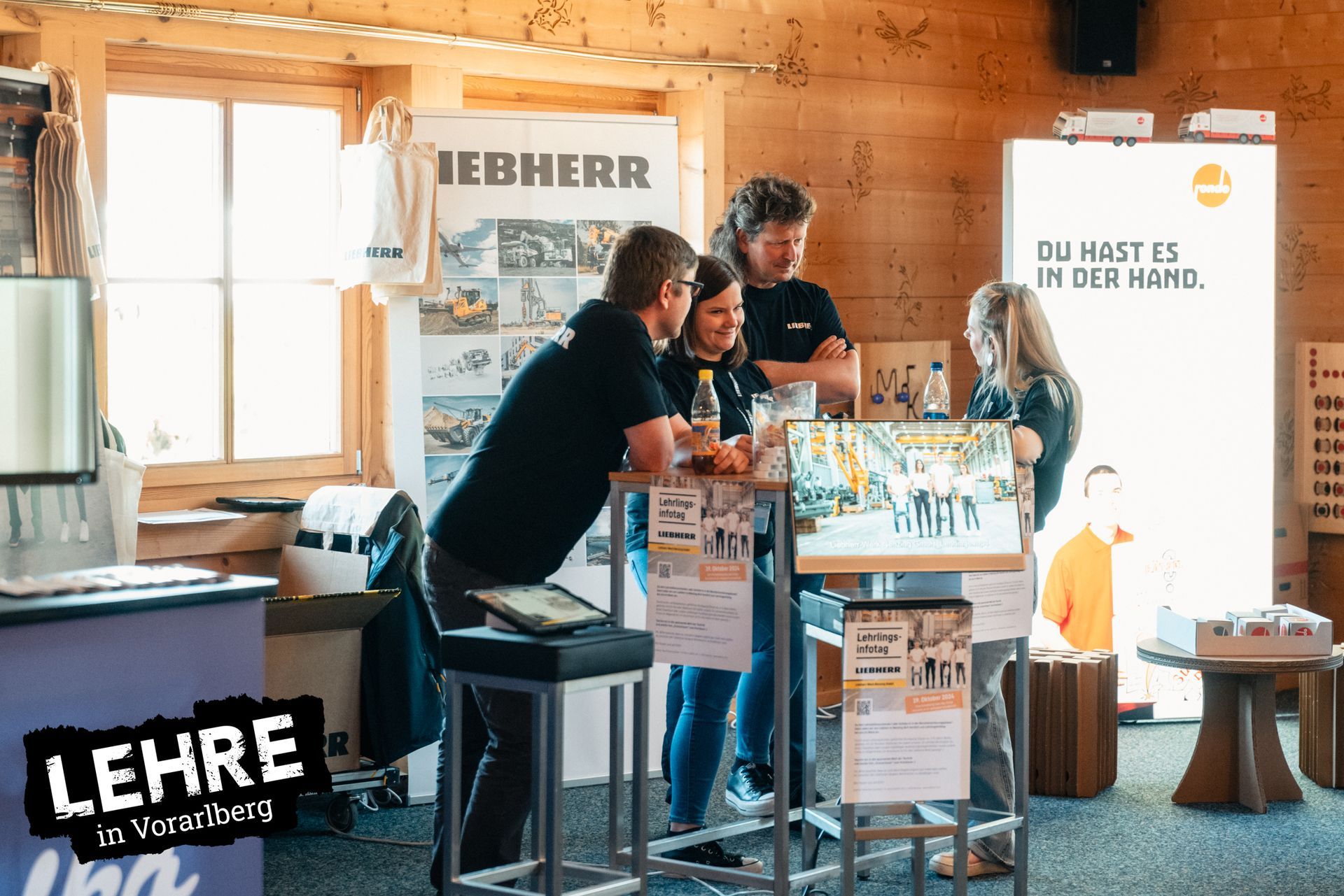 Infostand auf der Lehrlingsmesse von Liebherr
