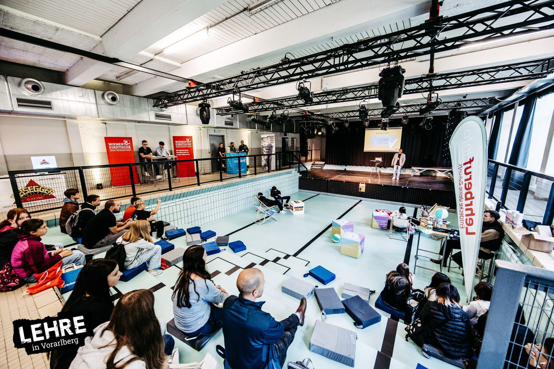 Altes hallenbad talks pool