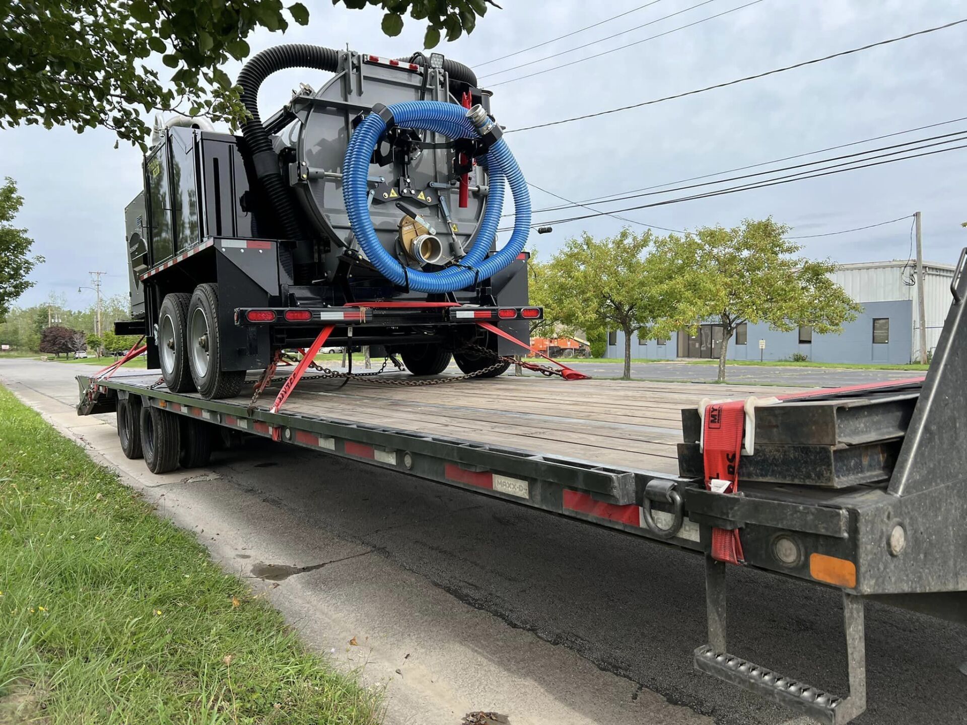heavy duty trailer hauling equipment