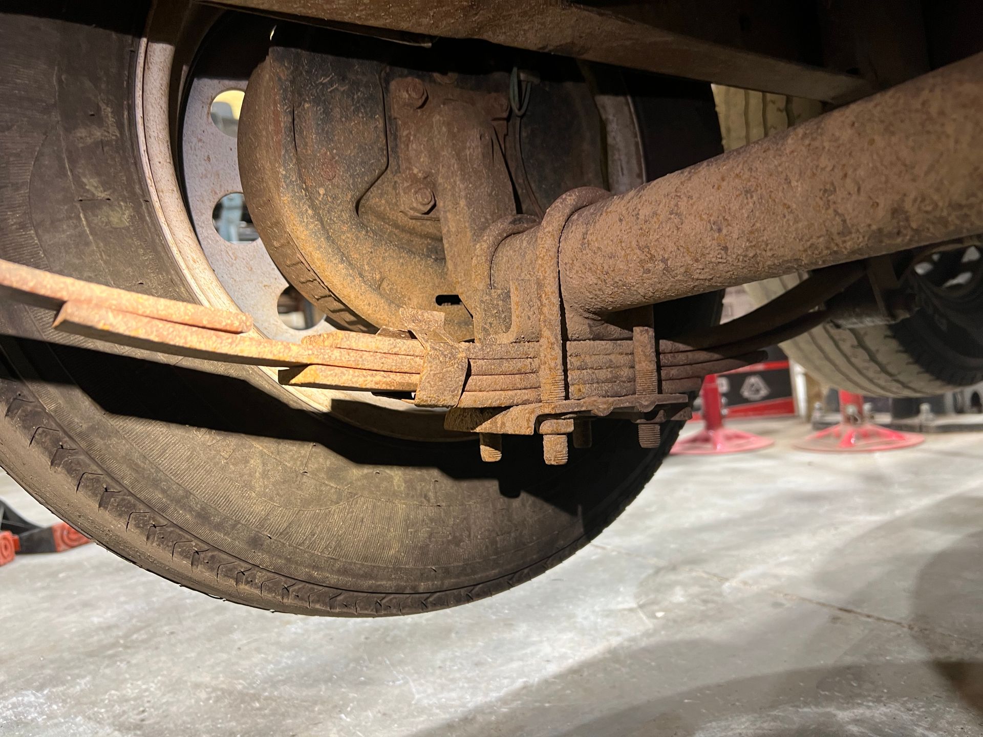 trailer leaf springs with trailer tire