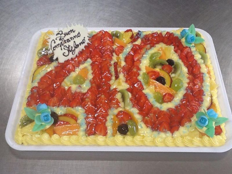 Torta di compleanno per i 40 anni alla frutta