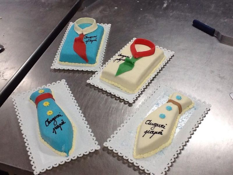 Torte a forma di camicia e cravatta per la festa del papà