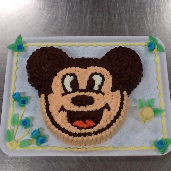 Torta di compleanno a forma di Mickey Mouse