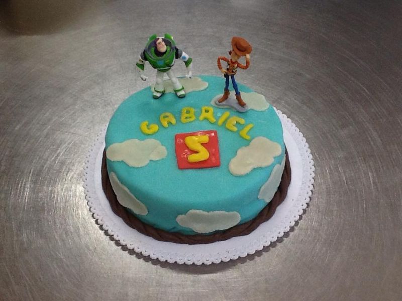 Torta di compleanno con personaggi di Toy Story