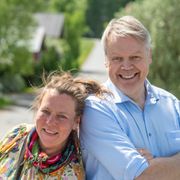 Tiina ja Timo yhteisessä kuvassa