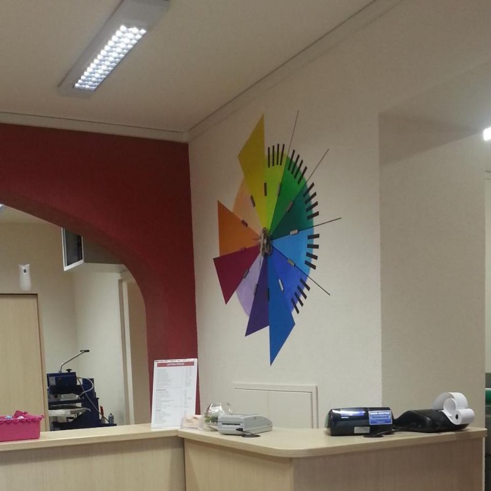 disegno colori su muro