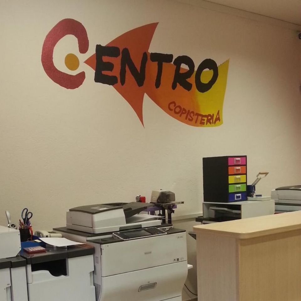 scritta centro su muro