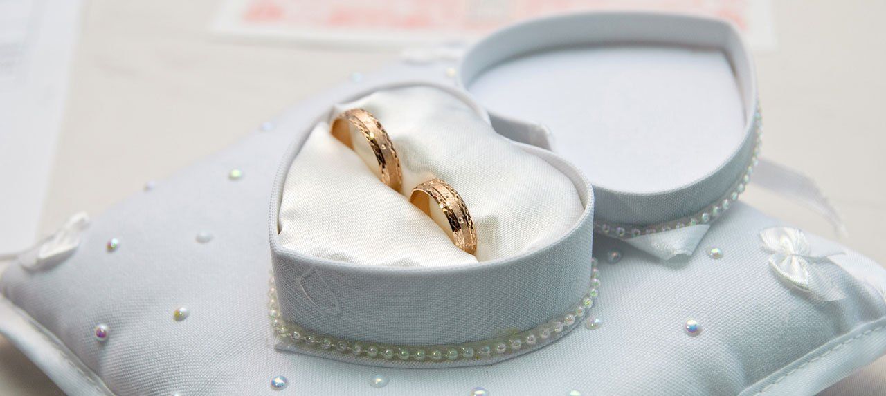 Wedding rings in silver and gold across Newark