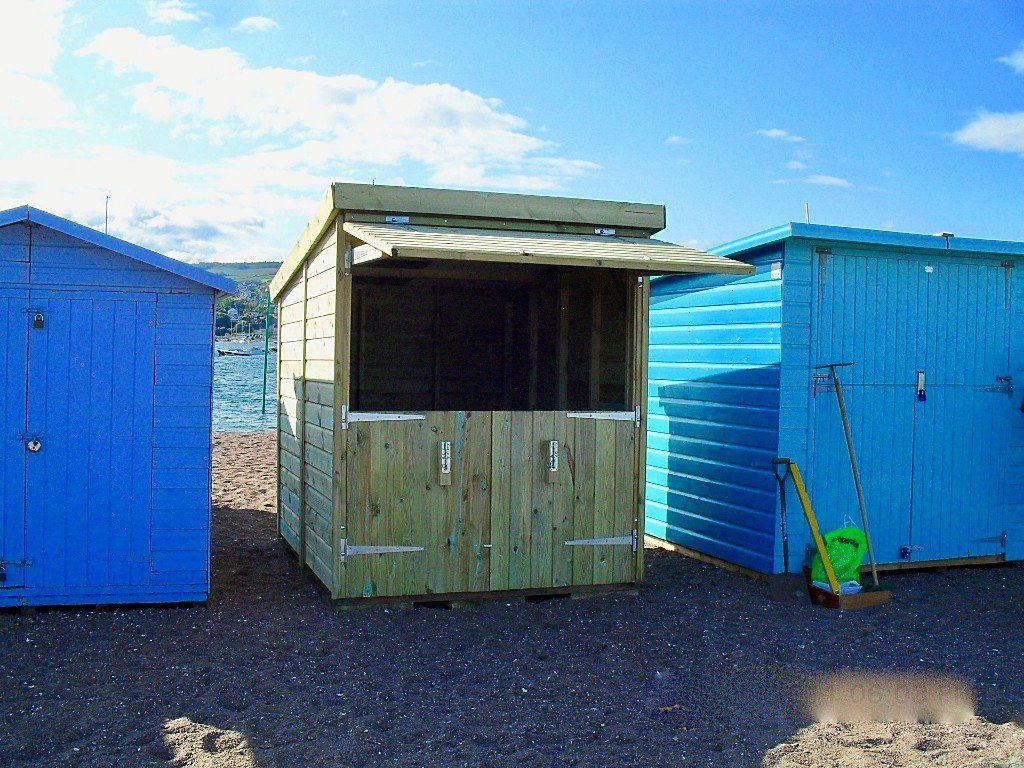 Bespoke hut with serving area