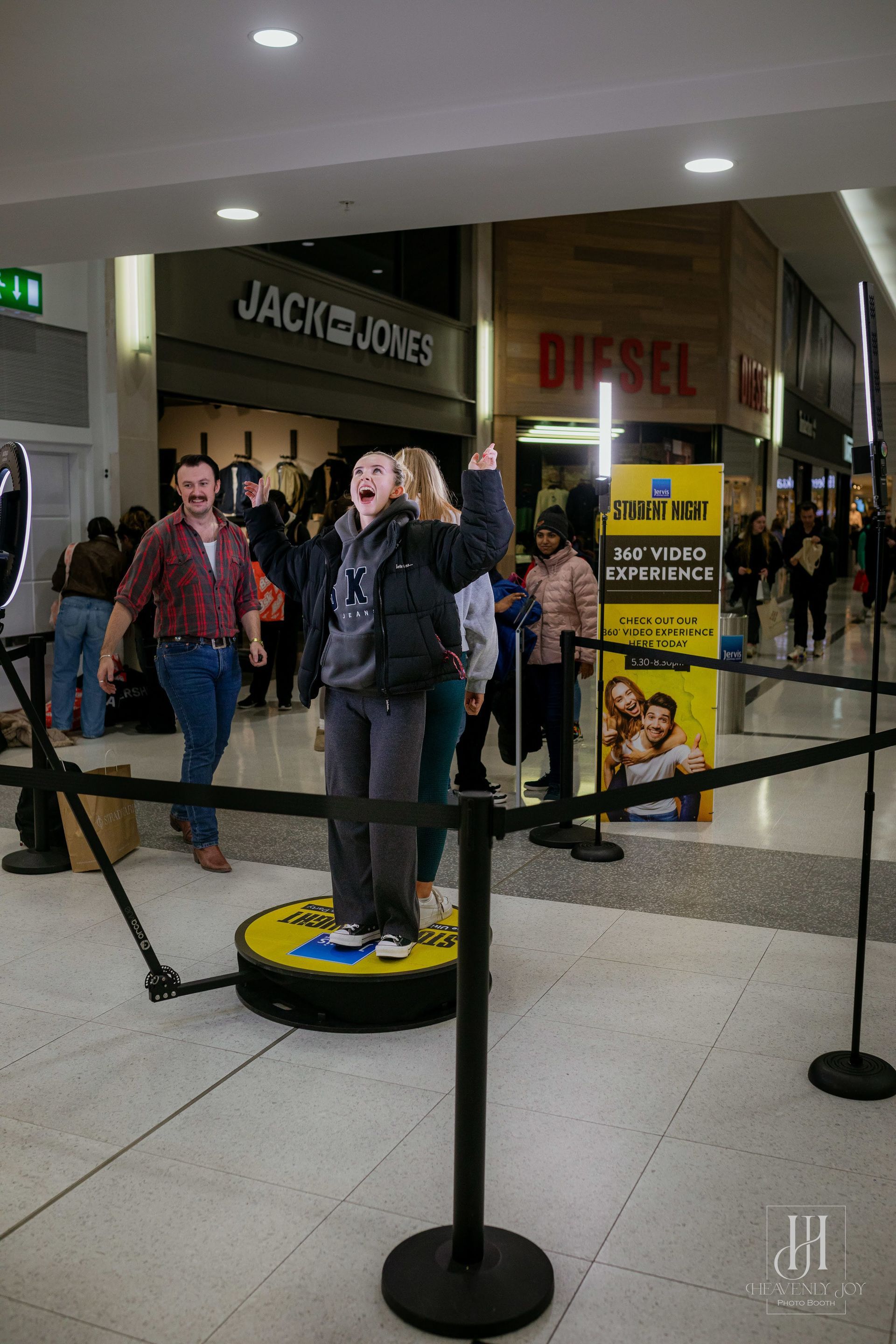 Customized surveys for collecting guest feedback before or after the photo booth experience.