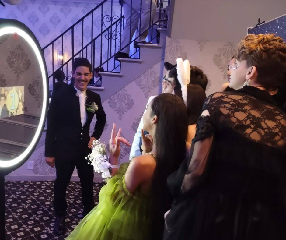 mirror booth at prom