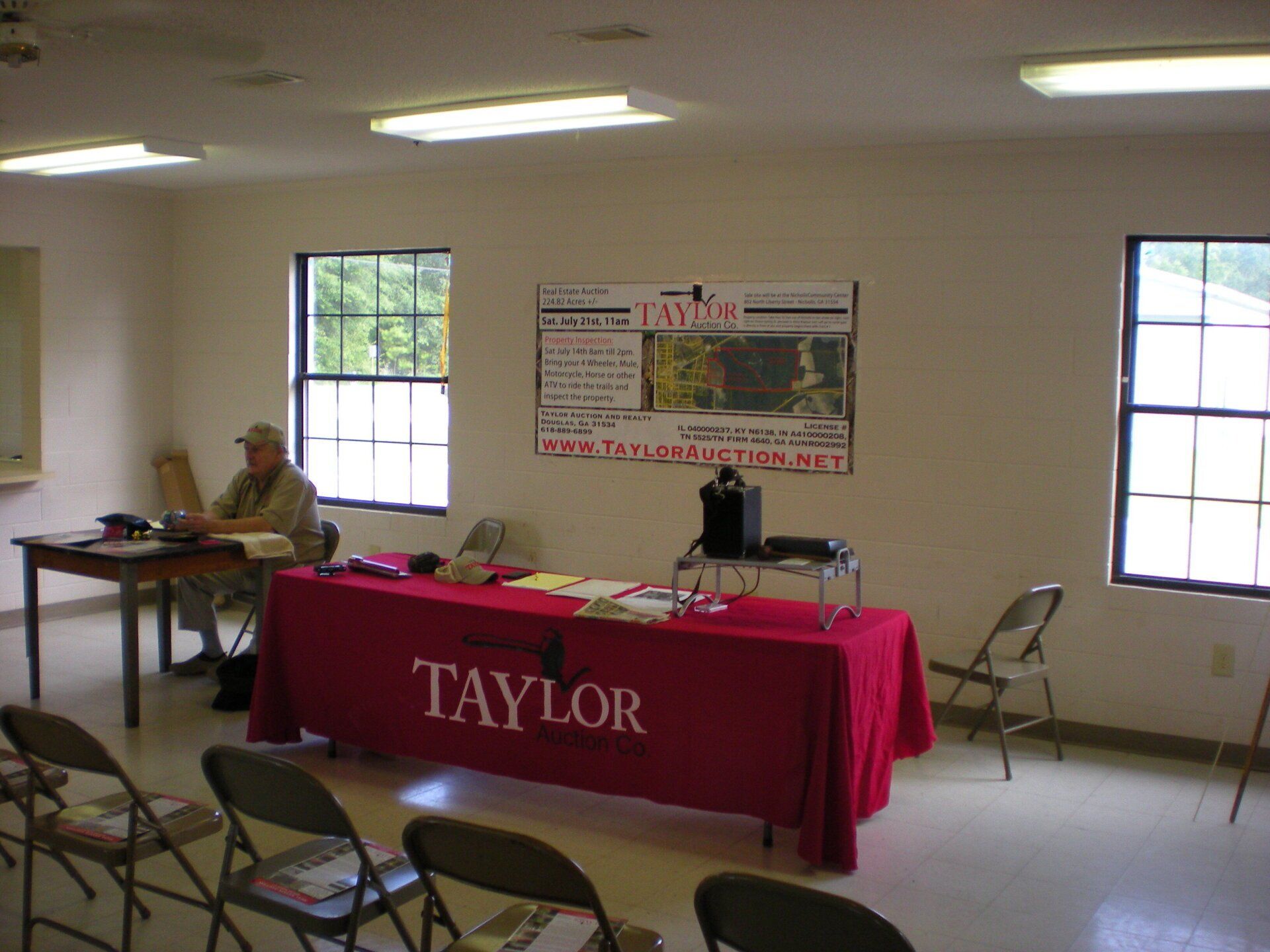 Long Table - Marion, IL - Taylor Auction and Realty
