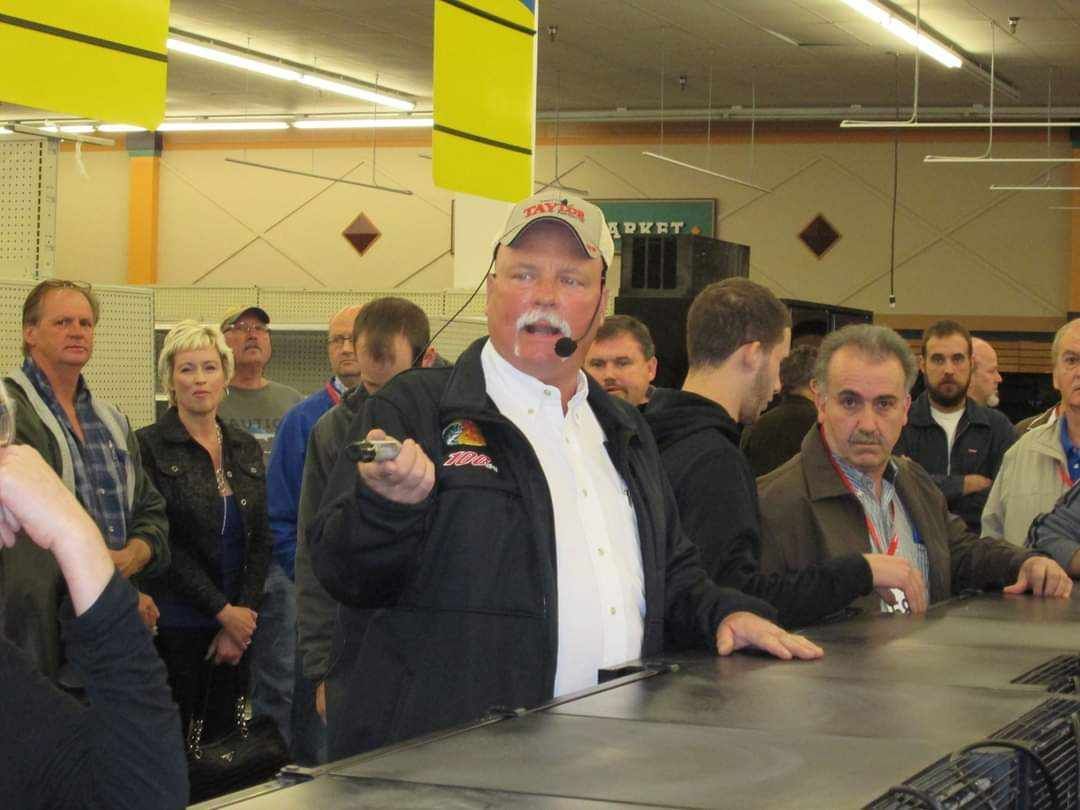 Tractors - Marion, IL - Taylor Auction and Realty