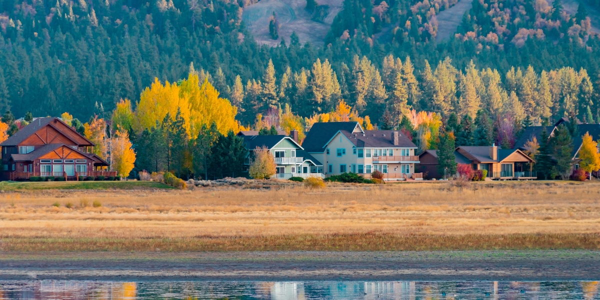 View of lakefront cabins along the south shore of Big Bear Lake View of lakefront cabins along the south shore of Big Bear Lake