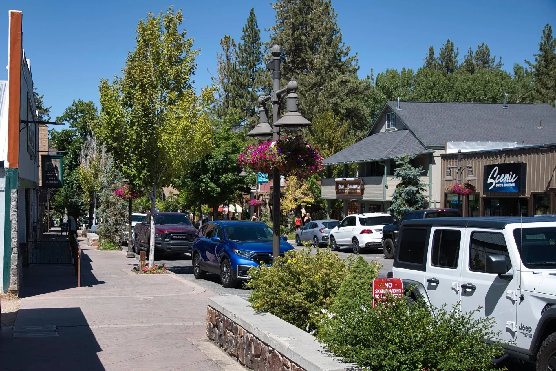 A jeep is parked on the side of the Pine Knot Avenue in the Village in Big Bear Lake with shops in the background