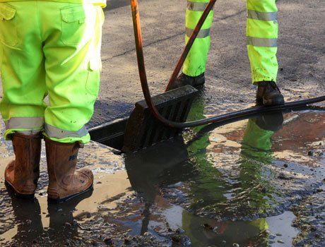 Cleaning of blocked drains and pipelines