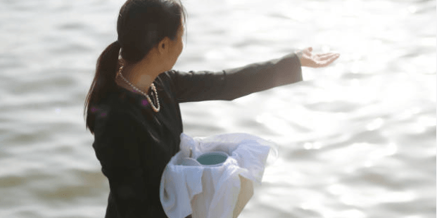 dispersione delle ceneri in mare dopo un funerale con cremazione a Torino