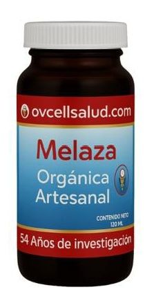 Botella de melaza artesanal orgánica con etiqueta roja, azul y blanca. Lleva escrito «Melaza Orgánica Artesanal».