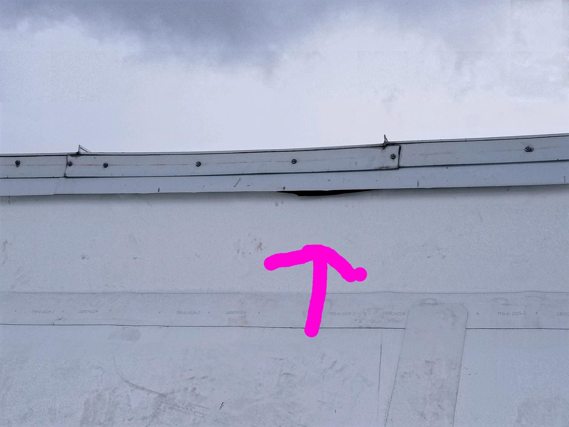 A white wall with a pink arrow pointing up