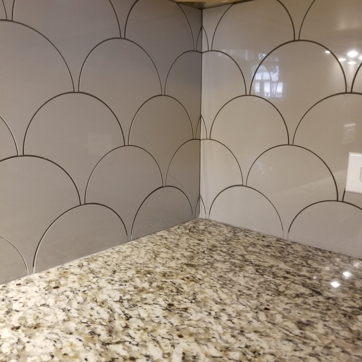 Kitchen tile backsplash